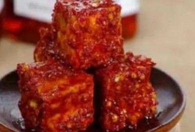 <b>学习霉豆腐的学费可能在1000-3000元左右。这个费用通常包括了教学材料、实操原料、技术指导以及一定的增值服务等。</b>