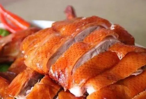 <b>烤鸭，这道中华美食的代表之一，其制作技术之精湛、口感之独特，使得越来越多的人产生了学习制作的想法。那么，学做烤鸭的学费大概是多少呢？</b>