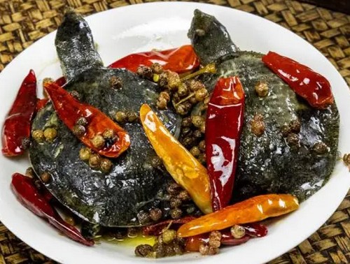 <b>麻辣甲鱼30元一只能挣多少？要计算麻辣甲鱼30元一只能挣多少，我们需要知道制作麻辣甲鱼的总成本。成本通常包括原材料成本、制作成本、间接成本（如店铺租金、水电费、员工工资等）以及可能的其他费用（如市场营销、设备折旧等）。由于这些成本因地区、店铺规模、原材料采购价格等因素而异，因此无法给出一个具体的数字。</b>