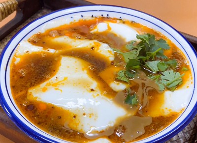 <b>1斤黄豆出12斤豆腐方法？要制作一斤黄豆出12斤豆腐，您需要遵循以下步骤：</b>