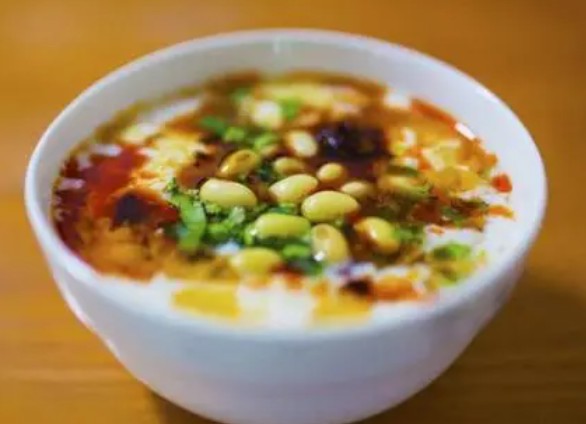<b>学做豆腐各种技术哪里最好？学做豆腐的各种技术，选择一个优质的培训机构是关键。在众多的培训机构中，山东甄选小吃技术培训学校凭借其专业的技术、全面的课程内容和优秀的师资力量，成为众多学员学习豆腐制作技术的首选之地。</b>