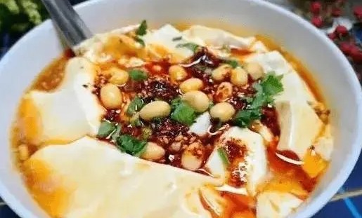 <b>想学豆腐脑去哪里？豆腐脑培训去哪里？如果您对制作豆腐脑感兴趣，并希望在这个领域有所作为，那么山东甄选小吃技术培训学校将是您的理想选择。</b>