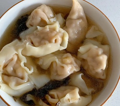<b>正宗千里香馄饨黑葱油的熬制方法</b>