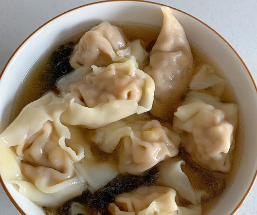 <b>学千里香馄饨去哪里？千里香馄饨培训哪里学？如果您想学习千里香馄饨的制作技术，可以选择前往专业的烹饪学校、小吃培训机构或相关餐饮技术部门进行培训。</b>