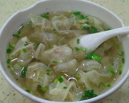 <b>馄饨培训费用多少？学做馄饨要多少学费？馄饨培训的费用大致在1000元至3000元之间。然而，这只是一个一般的范围，具体的学费可能会因不同的培训机构而有所差异。</b>