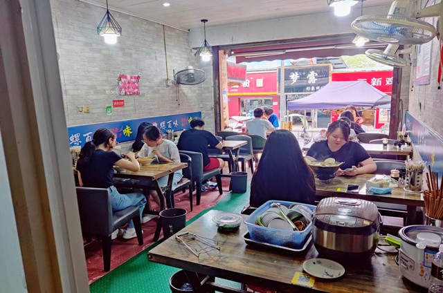 <b>小地锅 大盘鸡 甄选小吃 小吃培训</b>