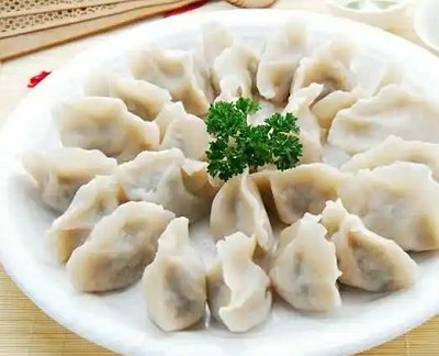 <b>我想开个饺子馆去哪里学？如果您想学习如何开一家饺子馆，山东甄选提供了一系列的培训课程，旨在帮助学员掌握饺子制作技术。</b>