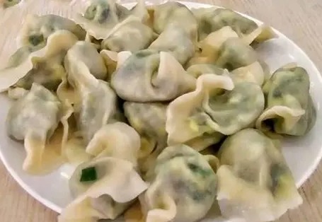 <b>学做水饺在哪里学可靠？水饺培训哪家好？学做水饺，选择一家可靠的培训机构是至关重要的。在选择水饺培训机构时，我们需要综合考虑多个因素，包括机构的声誉、教学质量、师资力量以及是否提供实践操作机会等。</b>