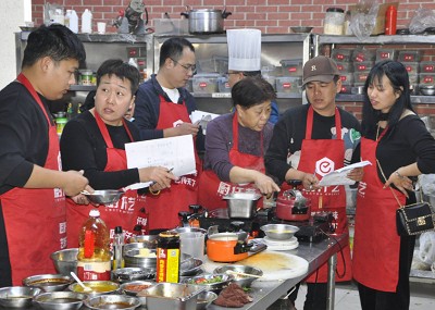 <b>山东甄选集团是做什么的？山东甄选集团是一家专注于餐饮小吃技术培训的公司，致力于传承和发扬中华美食文化，为广大学员提供正宗、专业的技术培训服务。</b>