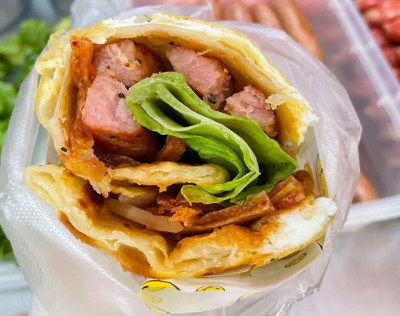 <b>学鸡蛋灌饼学费一般多少钱？鸡蛋灌饼培训多少钱？一般来说，鸡蛋灌饼的学费会在1000元至3000元之间</b>