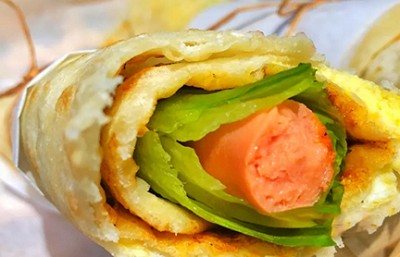 <b>学鸡蛋灌饼多少钱学费？鸡蛋灌饼培训多少钱？学习鸡蛋灌饼的学费因地区和培训机构的不同而有所差异。一般来说，学习鸡蛋灌饼的学费大约在1000元到5000元之间。</b>