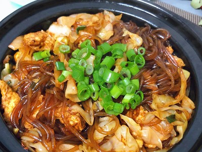 <b>学石锅拌饭要多久？石锅拌饭要学几天能学会？一般来说，通过专业的培训和指导，大多数人可以在几天到一周左右的时间内掌握石锅拌饭的基本制作技巧。</b>