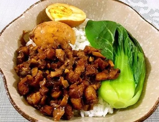 <b>卤肉饭，作为一种地道的台湾美食，以其独特的口感和丰富的味道，吸引了众多食客。那么，卤肉饭哪里最出名？全国最出名的卤肉饭在哪里呢？本文将为您揭晓答案。</b>