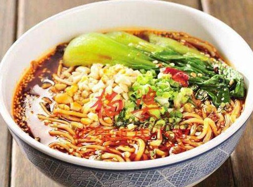 <b>哪里有学重庆小面的地方？学习重庆小面的地方非常多，您可以根据自己的需求和实际情况进行选择。</b>