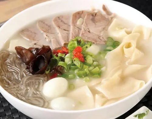 <b>河南烩面培训哪里专业？河南烩面作为中原地区的特色面食，深受食客们的喜爱。想要学习地道的河南烩面制作技艺，选择一个专业的培训机构非常重要。</b>
