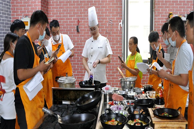 <b>甄选小吃 小吃培训 学习实景</b>