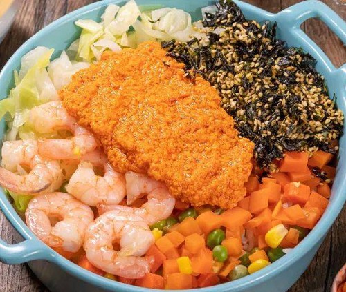 <b>学蟹黄拌饭去哪里学？学蟹黄拌饭的技术，您可以选择专业的餐饮培训机构进行学习。在山东地区，有一家名为山东甄选小吃培训的机构提供蟹黄拌饭的培训课程。</b>