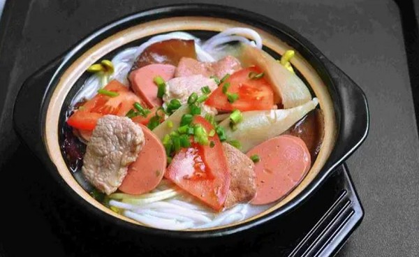 <b>重庆一绝砂锅米线酱料熬制</b>