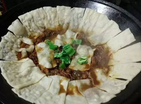 <b>小地锅加盟哪家好？在选择小地锅加盟品牌时，需要考虑多个方面，包括品牌知名度、口感、特色、价格等。以下是一些可能适合加盟的小地锅品牌</b>