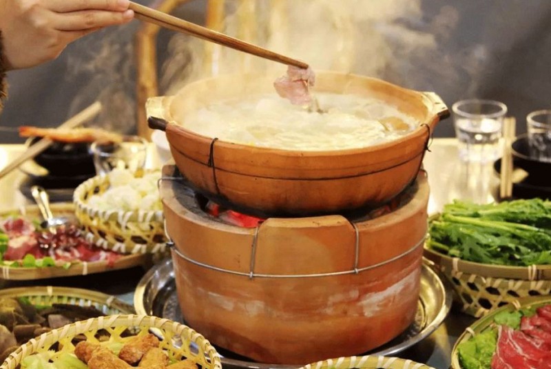 <b>为了满足市场需求，许多打边炉培训学校应运而生，致力于培养专业的烹饪人才。</b>
