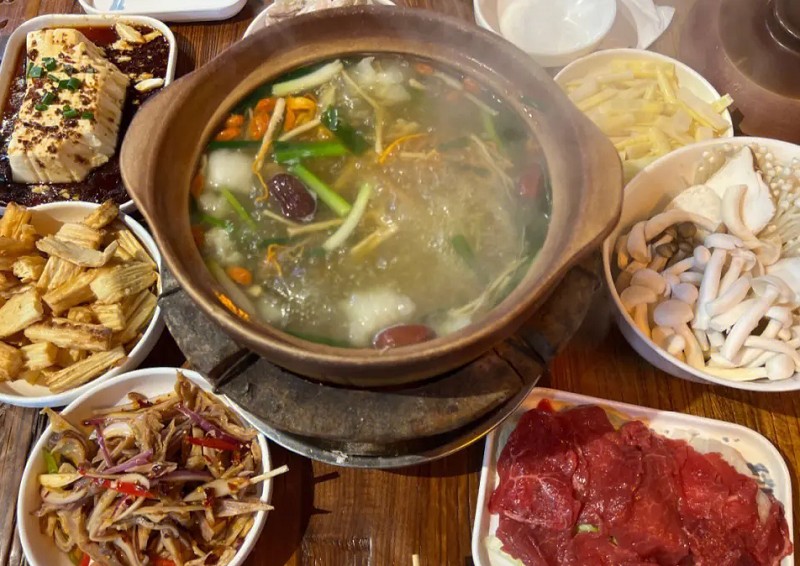 <b>在美食领域，技术的传承和学习向来是许多人的追求。尤其对于打边炉这种富有特色的烹饪技艺，更多的人希望深入了解并掌握其精髓。山东甄选集团正是为了满足这一需求，为广大美食爱好者提供了一个学习打边炉技艺的平台。</b>