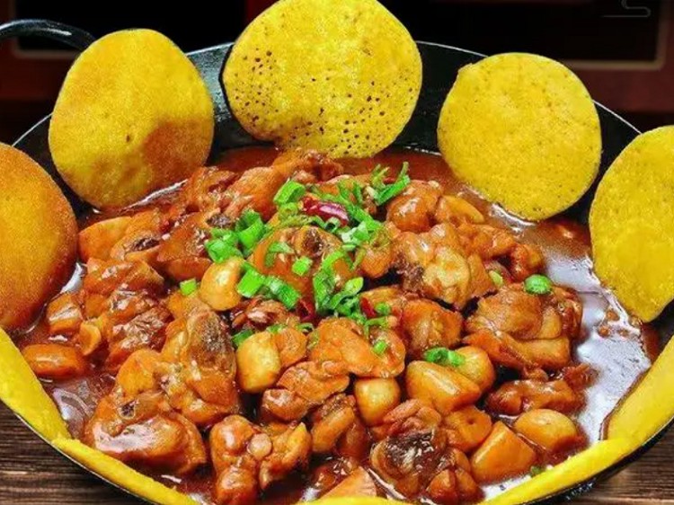 <b>在寒冷的冬日，没有什么比一顿热气腾腾、美味可口的地锅饭更让人感到温暖和满足的了。特色小地锅，就是这样一道能唤醒你味蕾、给你带来家的味道的佳肴。</b>