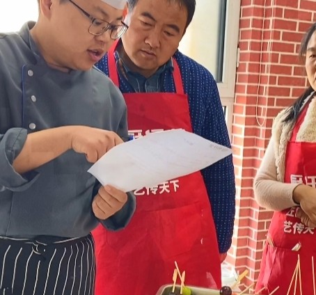 <b>小吃技术培训去哪里学？学习小吃技术培训有很多途径，关键是找到一个靠谱的培训机构或者老师，以下是一些建议：</b>