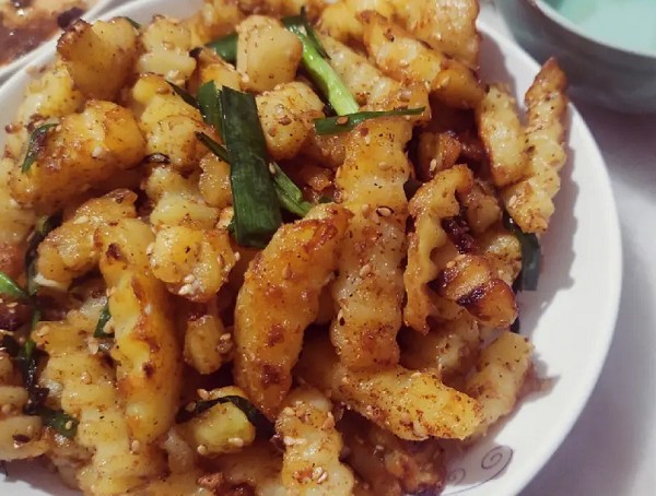 <b>狼牙土豆去哪里学？要学习狼牙土豆制作技艺，可以选择多种途径。可以自己在网络上寻找相关的教程和食谱，通过观看视频或者阅读文字来学习。</b>