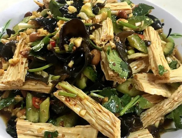 <b>正宗凉拌菜培训哪家好？在众多凉拌菜培训机构中，山东甄选集团因其卓越的口碑和深厚的餐饮经验而备受欢迎。下文将详细探讨为何山东甄选集团在凉拌菜培训领域如此受追捧。</b>