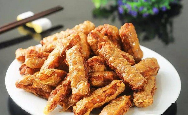 <b>想要制作出正宗美味的炸串，技术的掌握是至关重要的。这就需要寻找一家专业的炸串培训机构，系统地学习炸串的制作技巧和方法。</b>