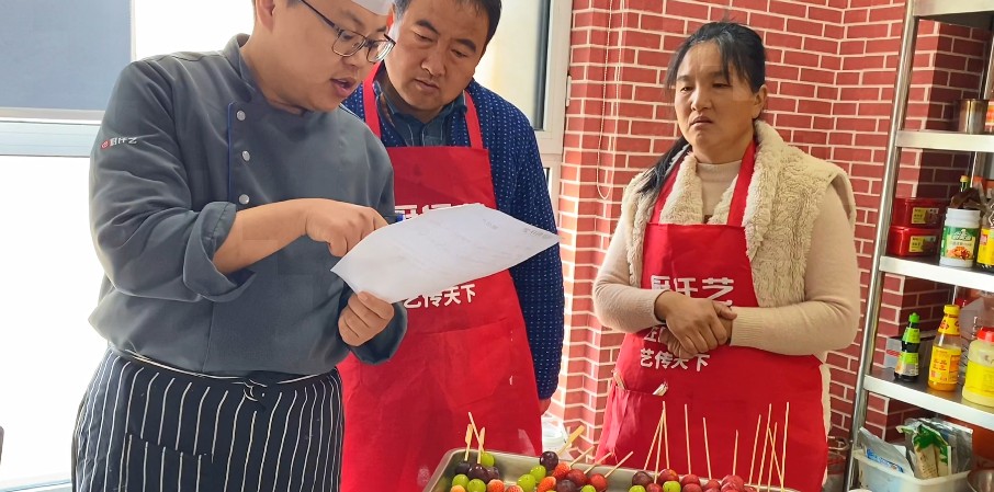 <b>厨师一个月速成班去哪里？在短时间内进行厨师速成培训通常需要专业的烹饪学校或培训机构。这样的机构通常提供集中、系统的培训，帮助学员快速掌握基本的烹饪技能。以下是一些建议，你可以考虑这些途径：</b>