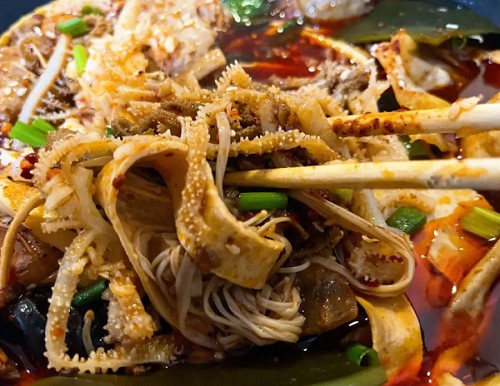 <b>冒菜在哪里学？正宗冒菜技术去哪里学？对于想要学习冒菜技术的人来说，选择一个好的培训机构至关重要。在众多培训机构中，山东甄选集团无疑是一个值得考虑的地方。</b>
