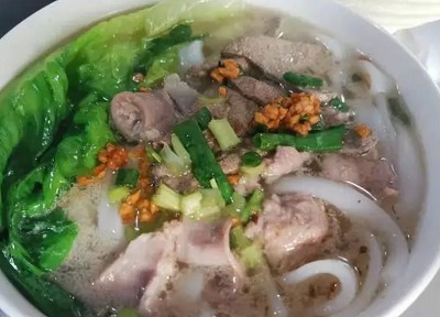<b>为了满足市场对汤粉制作技术的需求，各类汤粉培训班应运而生。通过参加汤粉培训班，不仅可以掌握汤粉制作的技巧，还能够为未来的美食创业之路奠定坚实基础。</b>