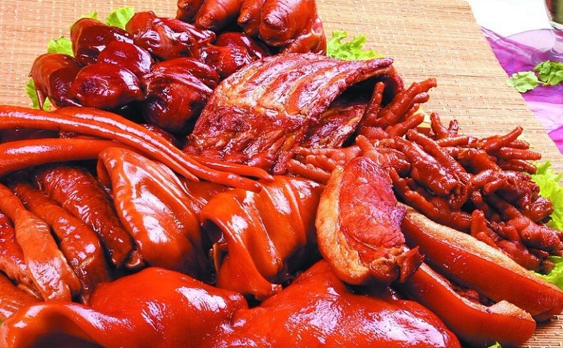 <b>想开个熟食店去哪里学？学熟食去哪里学？如果您对开设熟食店感兴趣，并希望学习相关的熟食制作技术，山东甄选是一个值得推荐的选择。以下是为何推荐您去山东甄选学习熟食制作的详细解释。</b>
