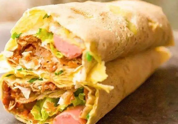 <b>煎饼果子培训多少钱？煎饼果子培训的价格因多种因素而异，包括培训机构的知名度、师资力量、培训内容、培训时长等。一般来说，煎饼果子培训的学费在1000元至3000元左右，具体的价格还会受到地区、培训形式等因素的影响。</b>