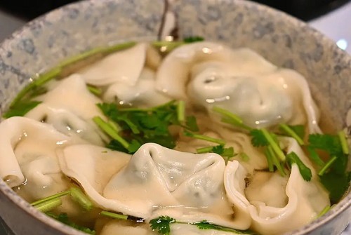 <b>没经验想开个馄饨店怎么开？如果你对烹饪有热情，想开一家馄饨店，但缺乏相关经验，那么请继续阅读本文，我会为你提供一份详细的开店指南。</b>