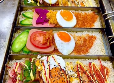<b>在众多的美食中，锅巴米饭以其独特的口感和香气，深受食客的喜爱。为了满足广大美食爱好者的需求，锅巴米饭培训课程应运而生，为喜欢烹饪的朋友们提供了一个学习和探索的平台。</b>