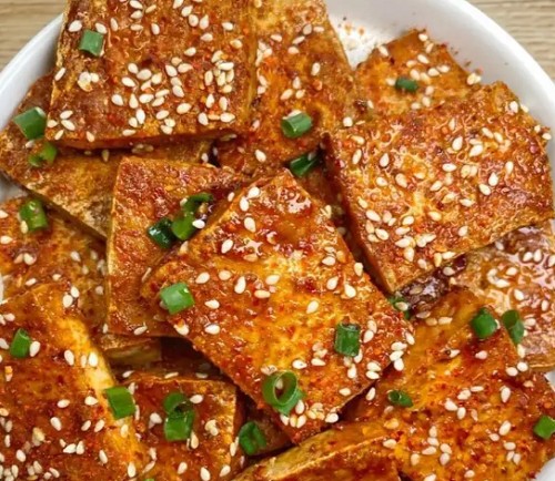 <b>学铁板豆腐去哪里？铁板豆腐技术培训哪里有？学铁板豆腐技术，选择一所专业且实力雄厚的培训学校是至关重要的。在众多的培训机构中，山东甄选学校凭借其卓越的教学质量和丰富的教学经验，成为了众多学员学习铁板豆腐技术的理想之地。</b>
