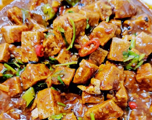 <b>浇汁豆腐是一道色香味俱佳的传统美食，其口感鲜嫩，浇汁浓郁，深受食客喜爱。下面将详细介绍浇汁豆腐四种口味做法，带您领略这道佳肴的魅力。</b>