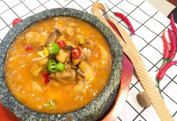 <b>开一家泡泡鸡怎么样？开泡泡鸡店成本多少？开一家泡泡鸡店是一个有潜力的创业选择，但成功与否取决于多个因素，包括市场需求、店铺选址、经营管理等。下面是对开泡泡鸡店的一些分析和建议：</b>